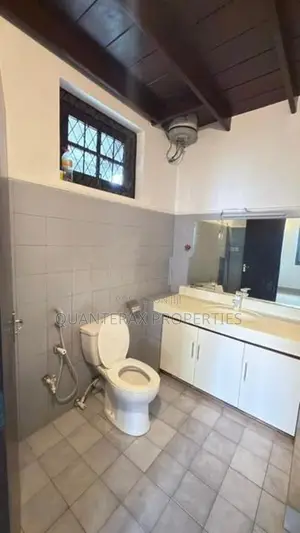 Two-Storey House for Rent in Colombo 05