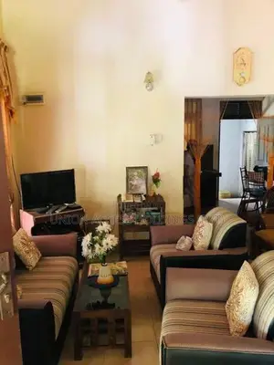 කුරුණැගල නුවර පාර ,උයන්ද අගනා නිවසක් විකිණීමට!
