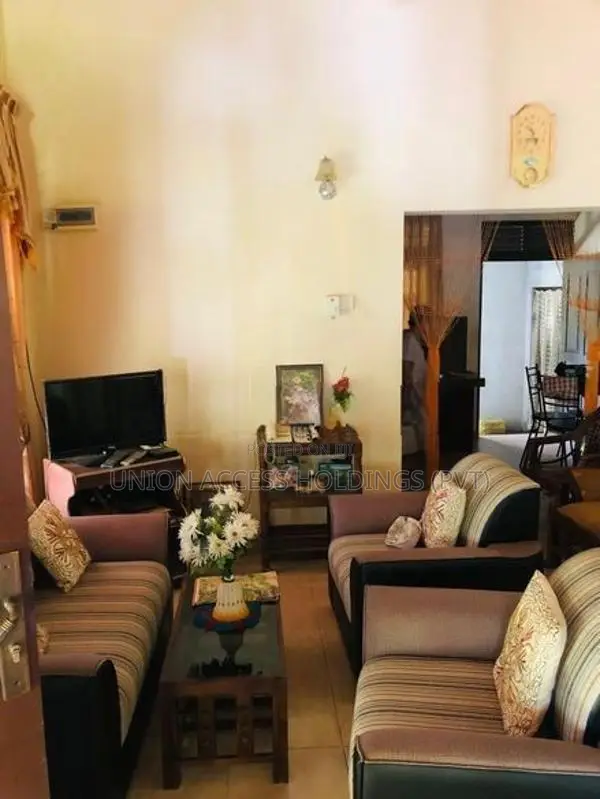 කුරුණැගල නුවර පාර ,උයන්ද අගනා නිවසක් විකිණීමට!