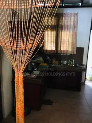 කුරුණැගල නුවර පාර ,උයන්ද අගනා නිවසක් විකිණීමට!