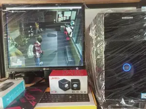 Core i5 4th 4590 3.30 Ghz / 19" LED Screen with Full Set