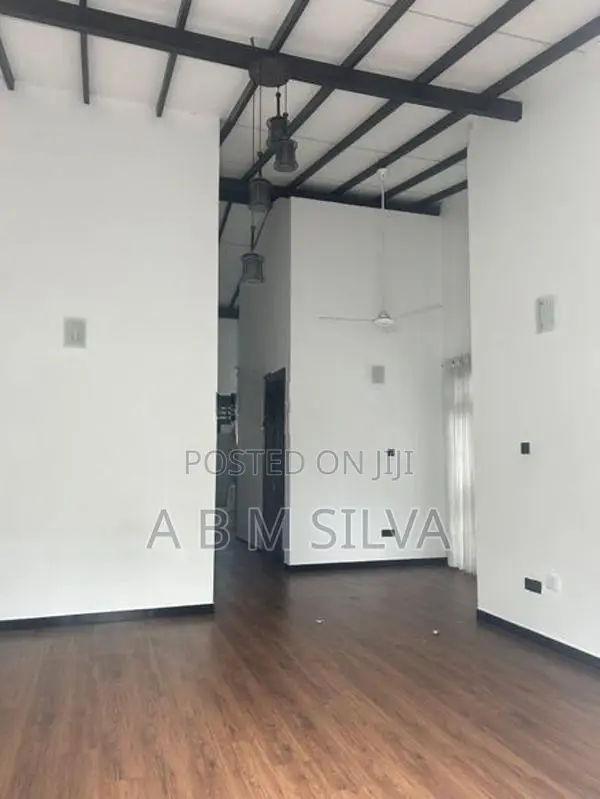 Modern House for Sale in Athurugiriya