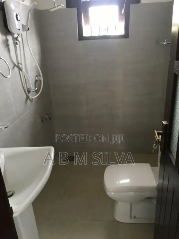 Modern House for Sale in Athurugiriya
