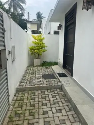 Modern House for Sale in Athurugiriya