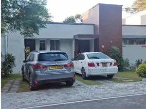House in Lake Villa Kundasale