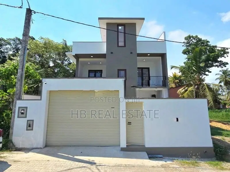 Luxury Three Storey House for Sale Gorakapitiya Road