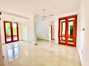 Modern 3 Storied House with All Facilities for Sale – Piliyandala