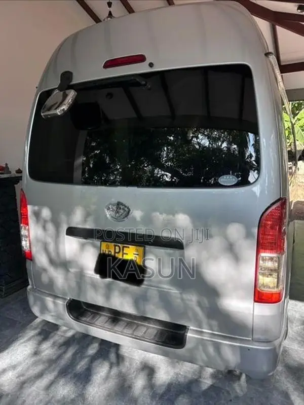 Toyota KDH Mini Highroof 200 2007