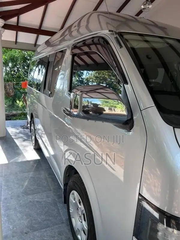 Toyota KDH Mini Highroof 200 2007