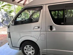 Toyota KDH Mini Highroof 200 2007