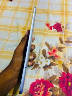 Apple iPad mini 4 (Used)