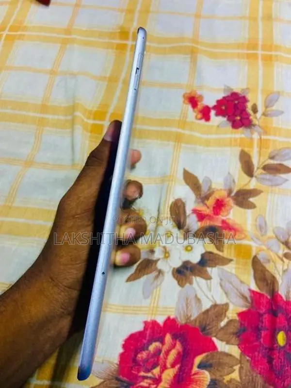Apple iPad mini 4 (Used)