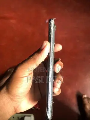 Samsung Galaxy S20 (Used)