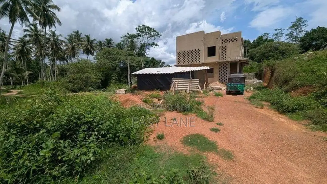 හංවැල්ල පර්චස් 15 ක වටිනා නේවාසික බිම් කොටසක්