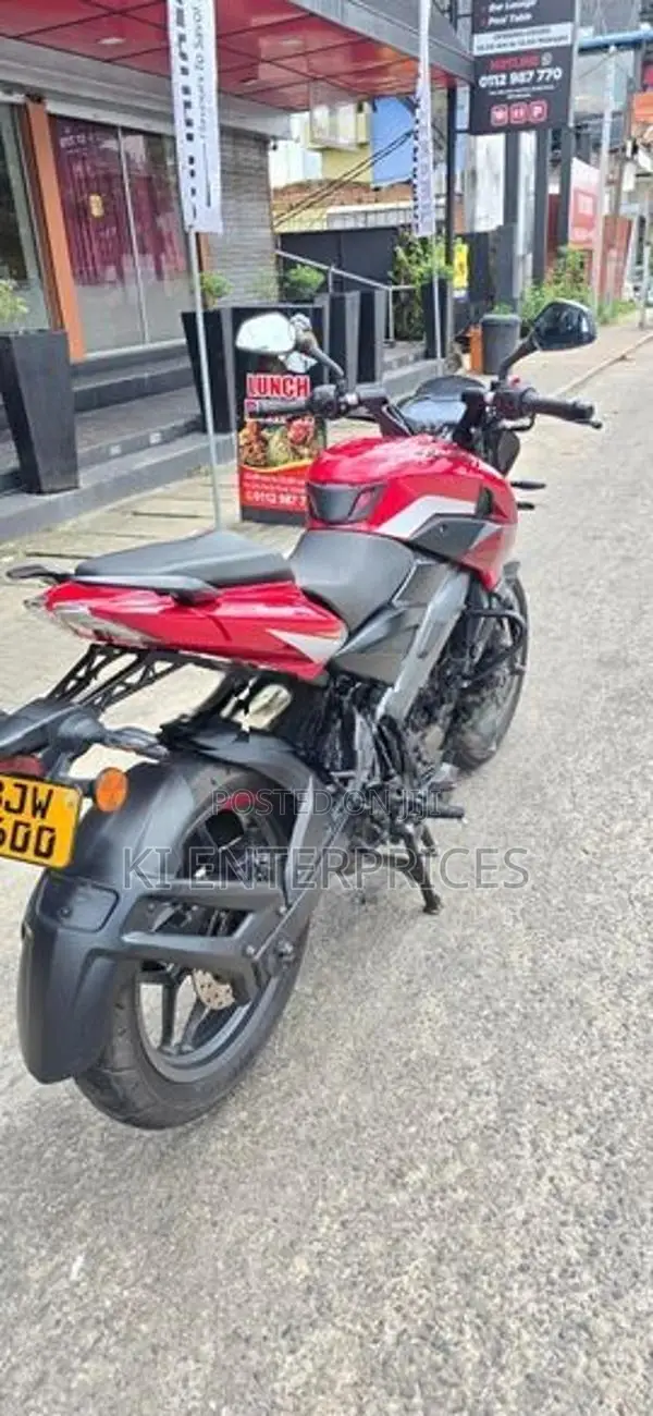 Bajaj Pulsar NS200 2025