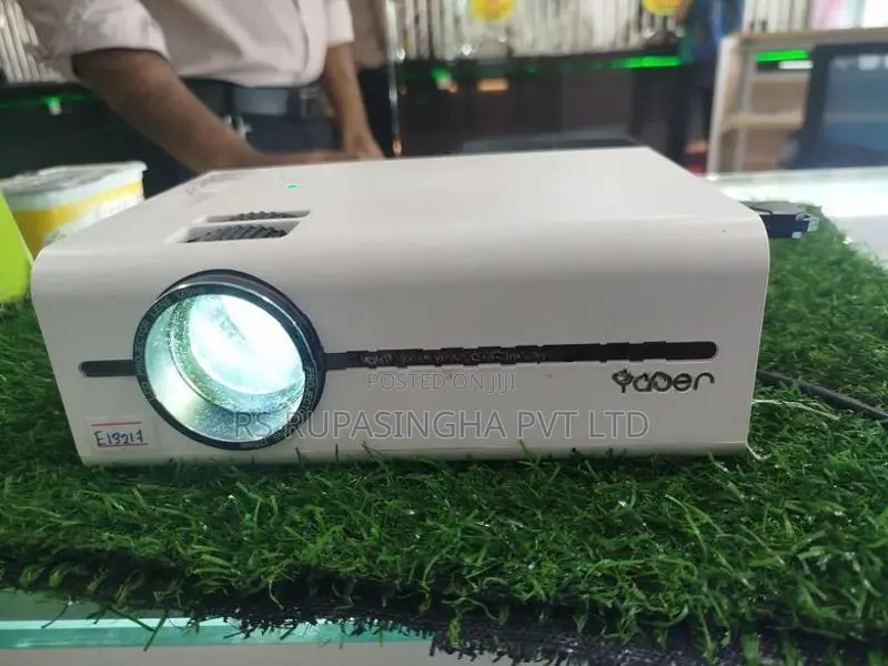Yaber V5 LED Projector