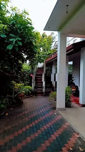 Beautiful 2-Storey Modern House for Sale – Kaduwela