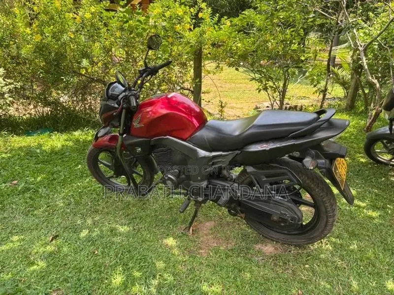 Honda CB Trigger 2015
