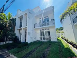 Luxury House for Sale with A Swimming Pool - Piliyandala