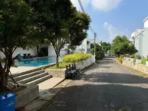 Luxury House for Sale with A Swimming Pool - Piliyandala