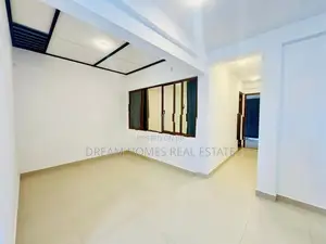 House with 3 Floors in Thalangama