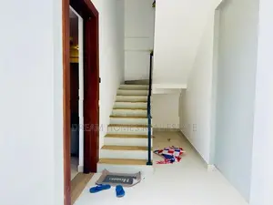 House with 3 Floors in Thalangama