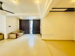 House with 3 Floors in Thalangama