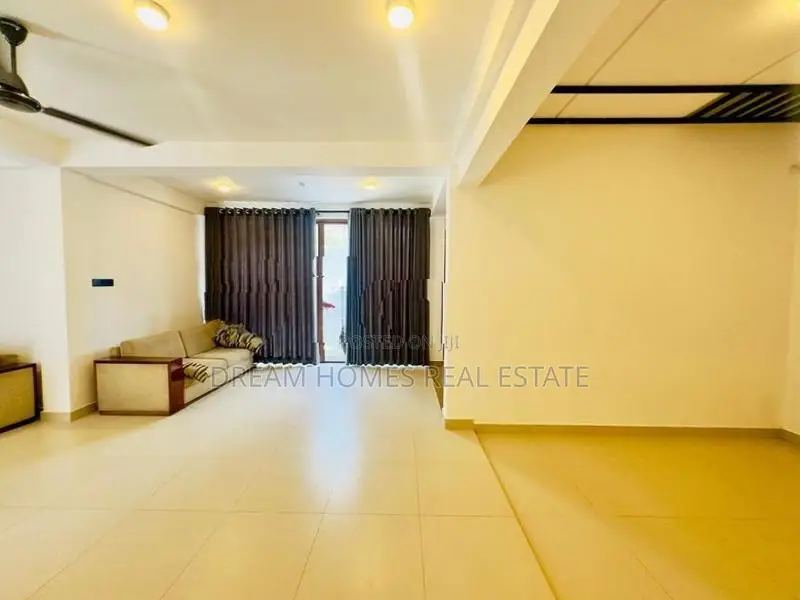 House with 3 Floors in Thalangama