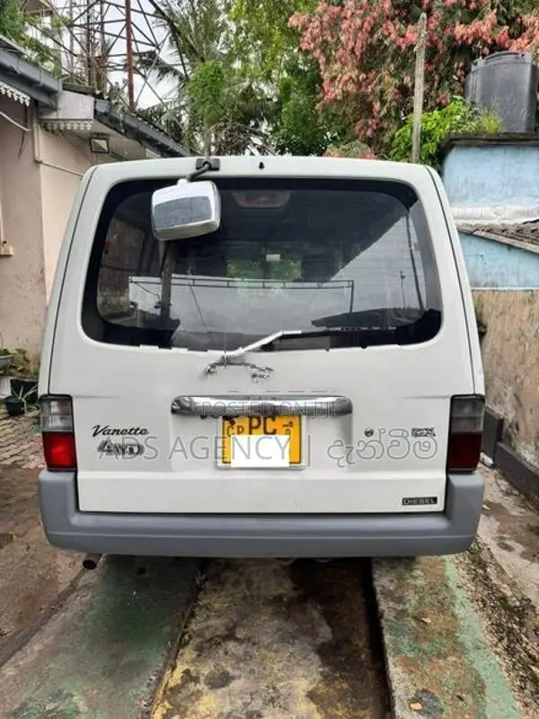 Nissan Vanette 2011