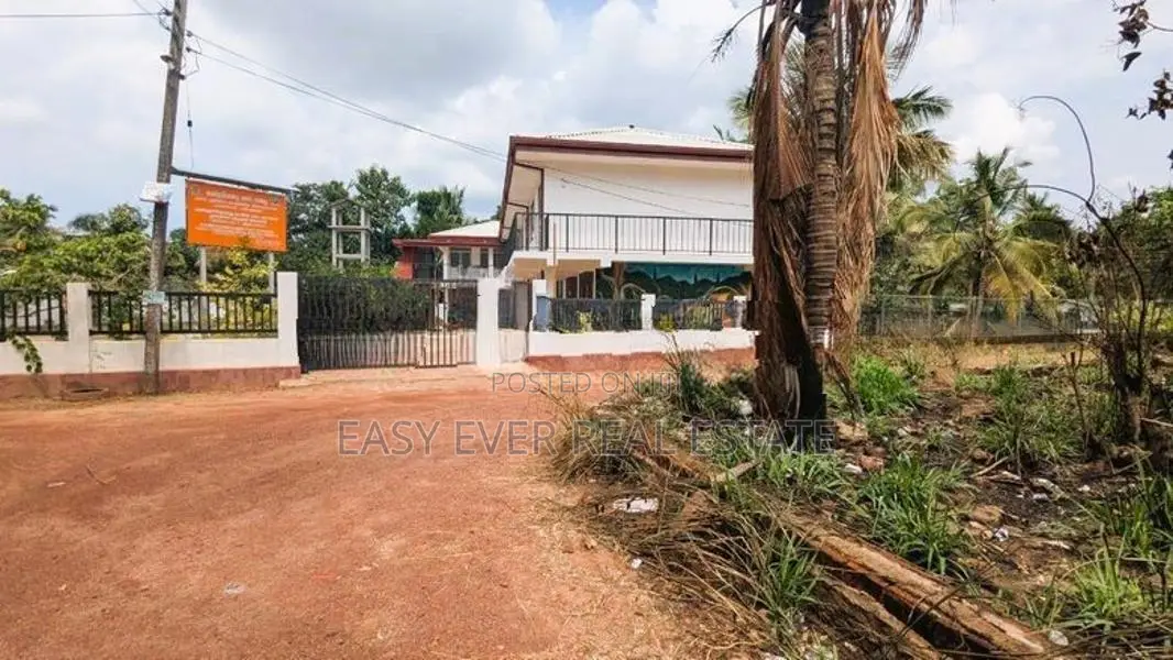 කටුනායක වේයන්ගොඩ මාර්ගයට ‎ 300m දුරින් ඉඩමක්