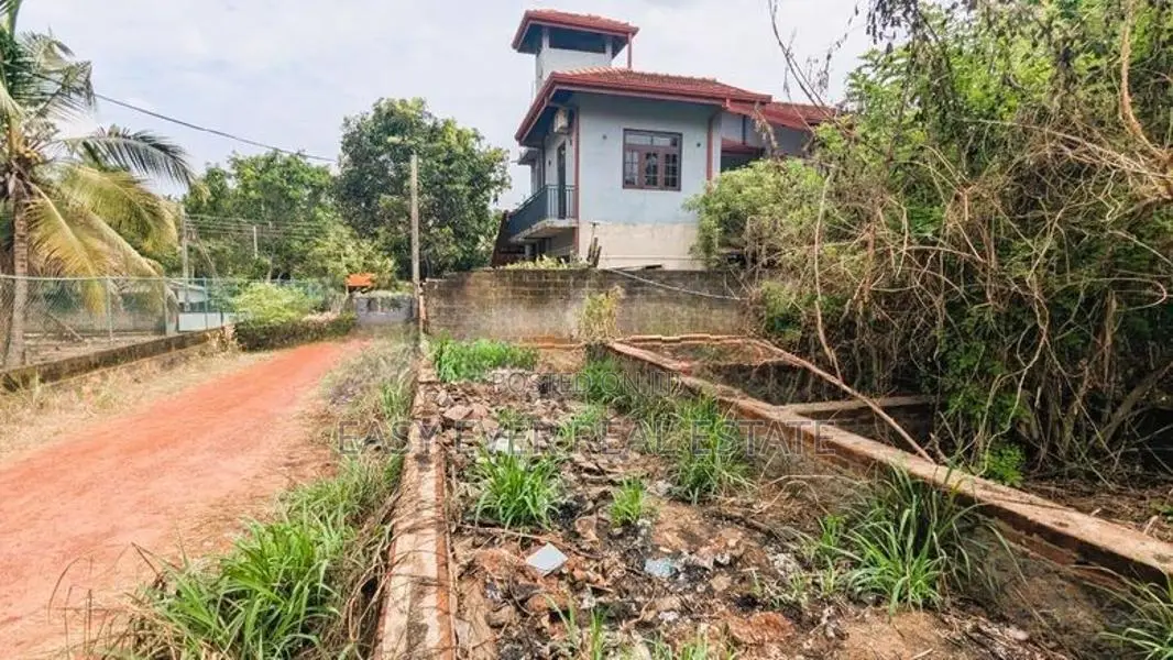 කටුනායක වේයන්ගොඩ මාර්ගයට ‎ 300m දුරින් ඉඩමක්