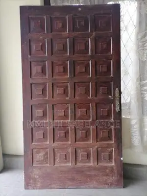 Front Door (කොස්)