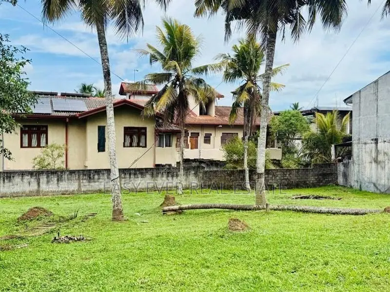 අතුරුගිරිය කොට්ටාව පාරට ඇවිදින දුරින් සුපිරි නේවාසික ඉඩම්