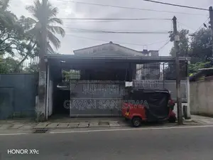 Land with Building Sale Madampitiya