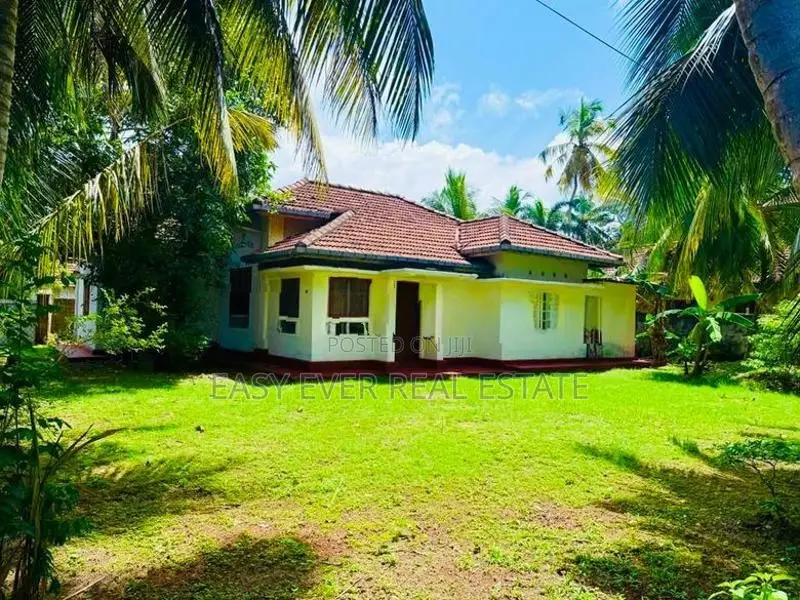 වාද්දූව නගරයට හා ගාලු පාරට 500m නිවසක්