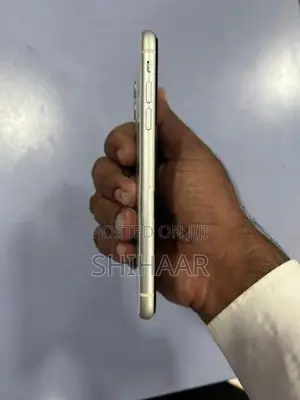 Apple iPhone 11 White (Used)