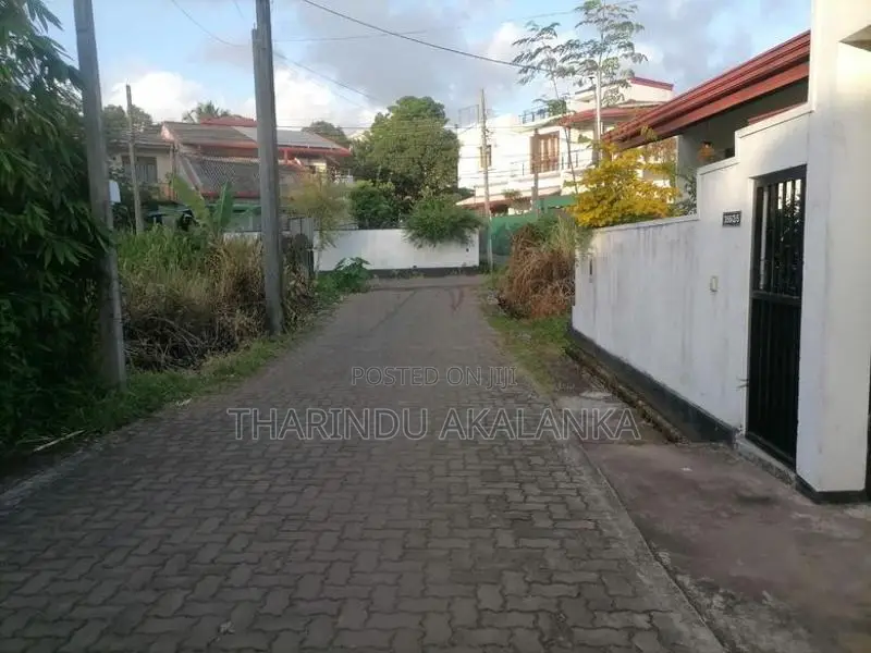 පන්නිපිටියේ වටිනා නේවාසික ඉඩමක් විකිණීමට