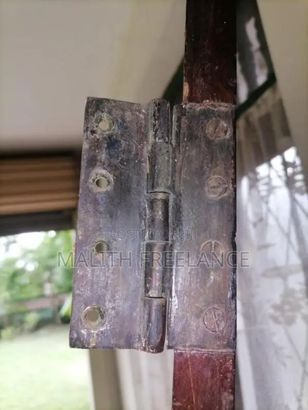 Front Door (කොස්)
