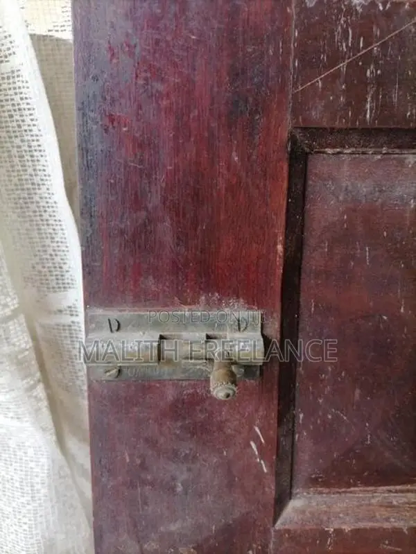 Front Door (කොස්)