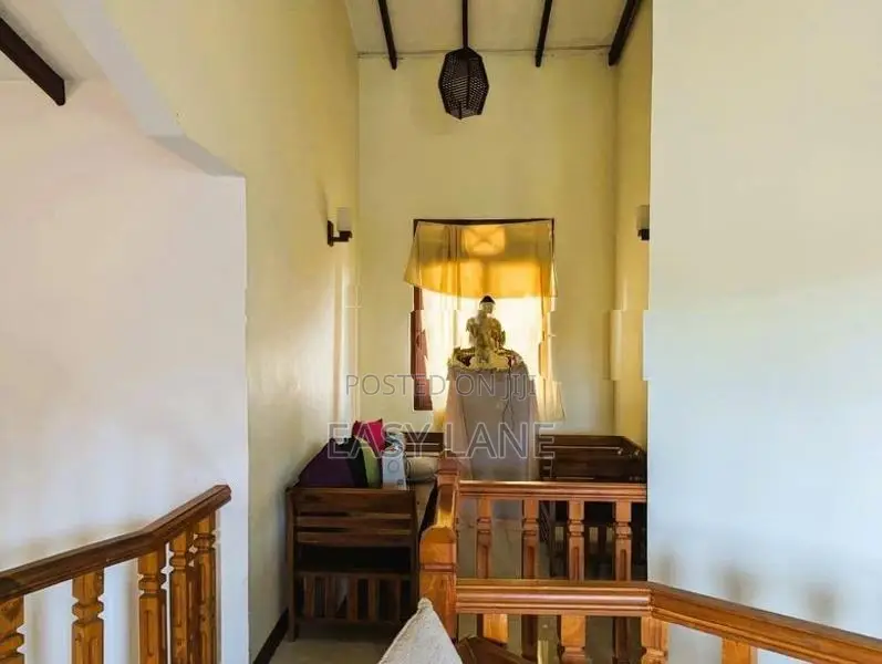 Mahara ප්‍රධාන පාරට 350M දෙමහල් නිවසක් විකිණීමට