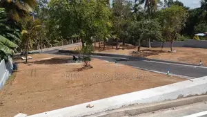 ගාල්ල කරාපිටිය රෝහලට ඇවිදින දුරින් බිම් කොටස්