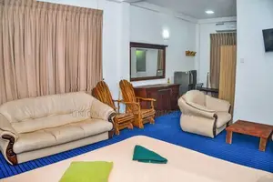 වේයන්ගො ඩ පර්චස් 180 ක් සමග අංග සම්පූර්ණ හෝ ටලයක් විකිණීමට