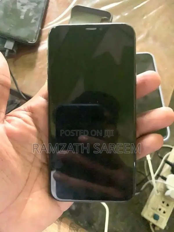 Apple iPhone XS (Used)