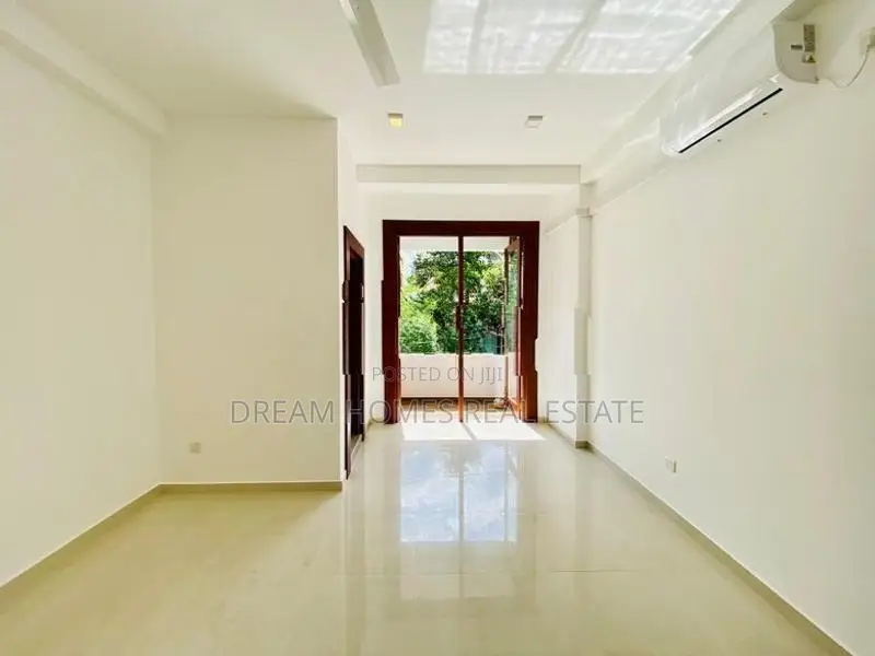 Modern 4 Bedroom House with Rooftop – Athurugiriya