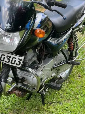 Bajaj CT100 2018