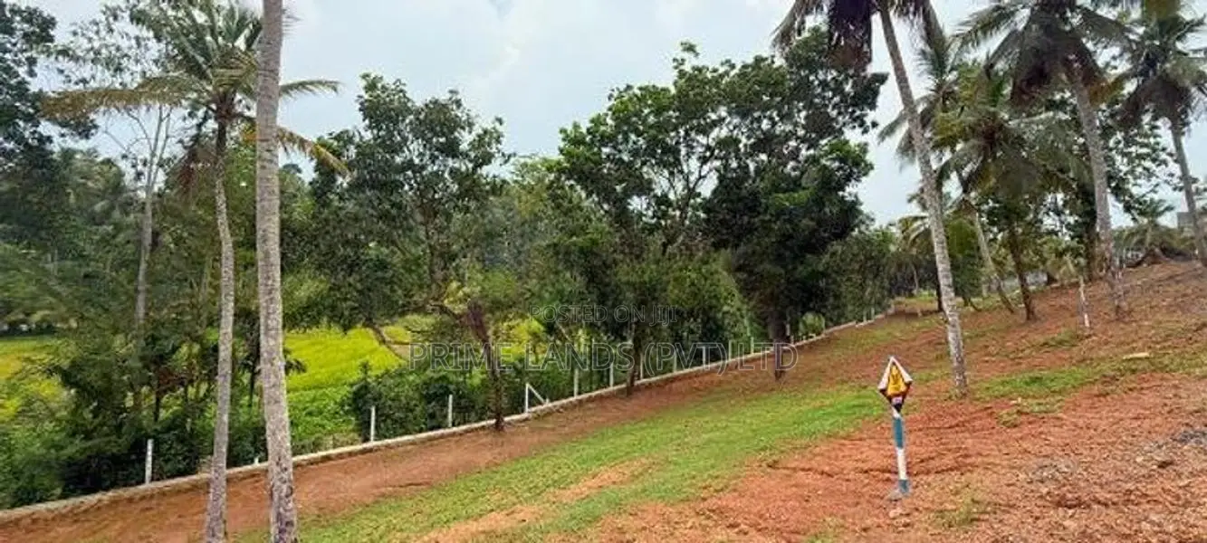 කළුතර නාගොඩ හන්දියට නුදුරින් අගනා බිම්කොටස්