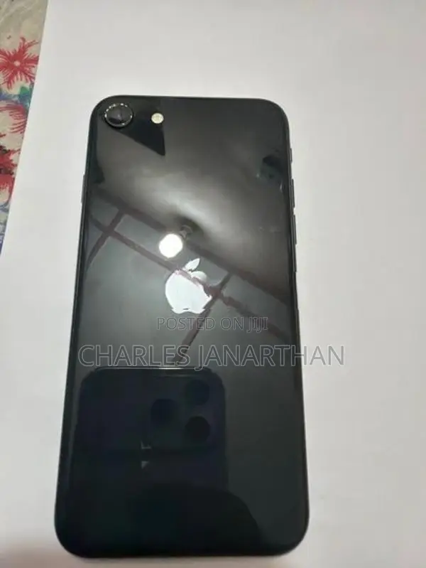 Apple iPhone SE 2 (Used)