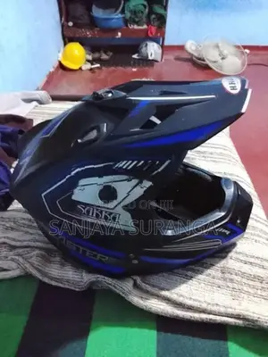 හෙල්මට් එකක්