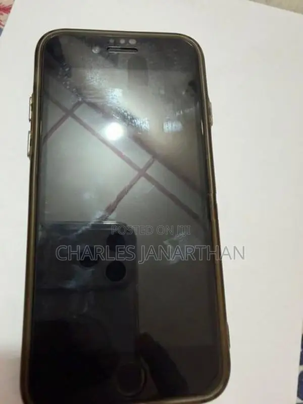 Apple iPhone SE 2 (Used)