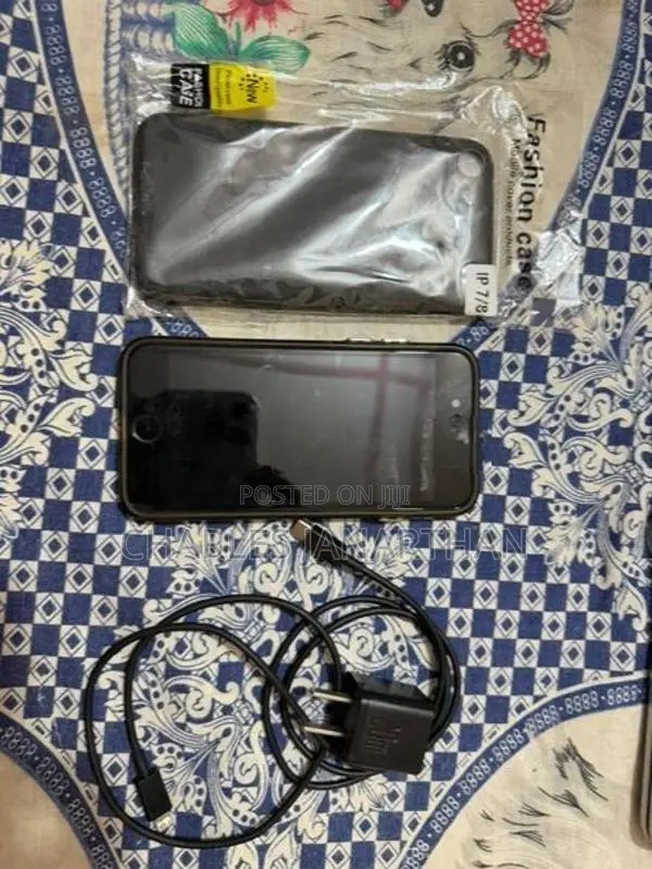 Apple iPhone SE 2 (Used)